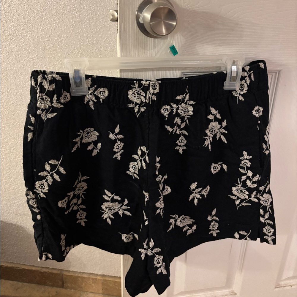 Abercrombie & Fitch Black and White Floral Shorts